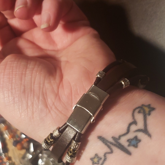 1 left Brown faux leather multi layered bracelet - Picture 7 of 8